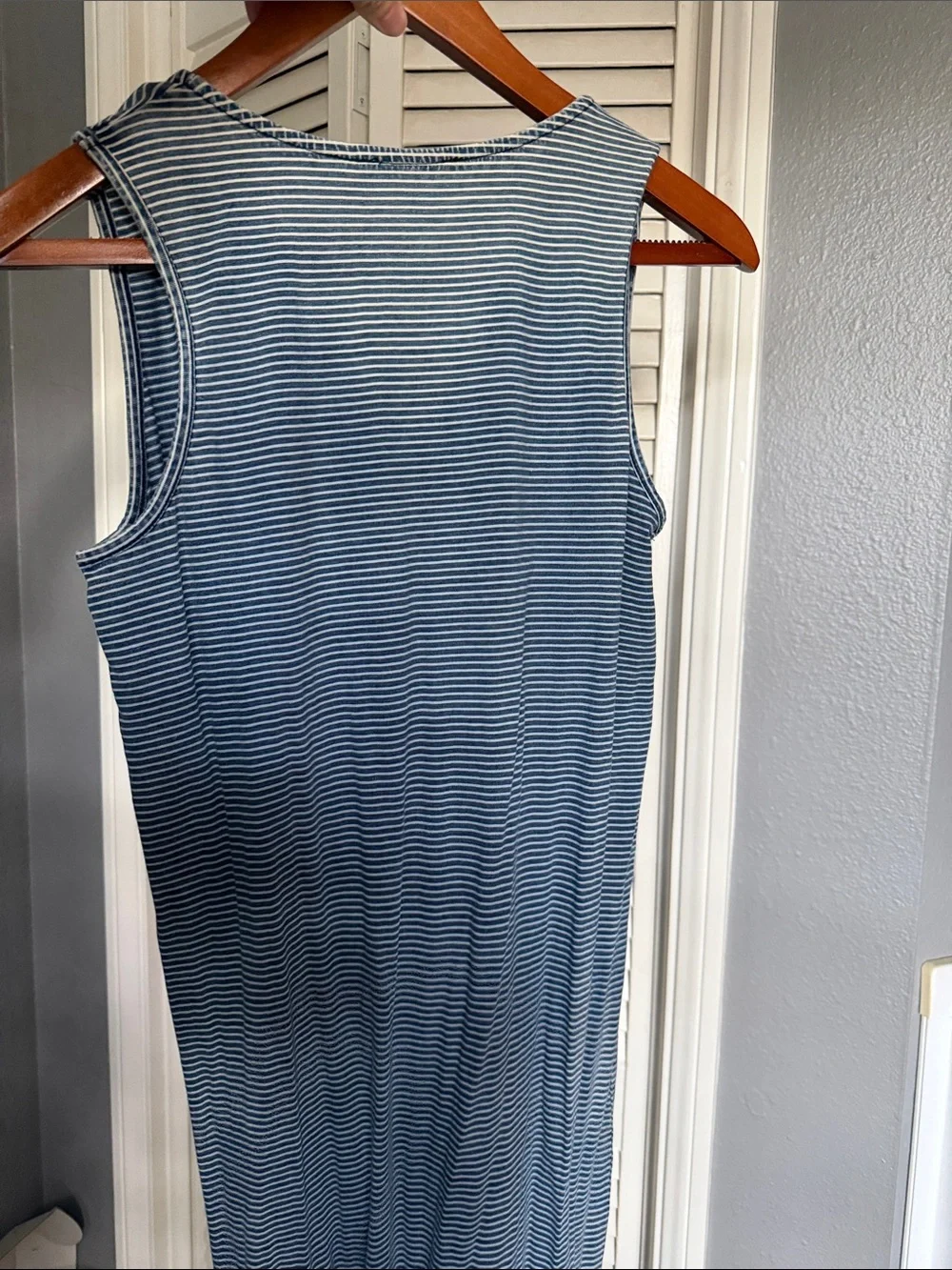 Lucky Brand Faded Blue Striped Sleeveless V-Neck Maxi Dress with Side Buttons - Picture 7 of 8
